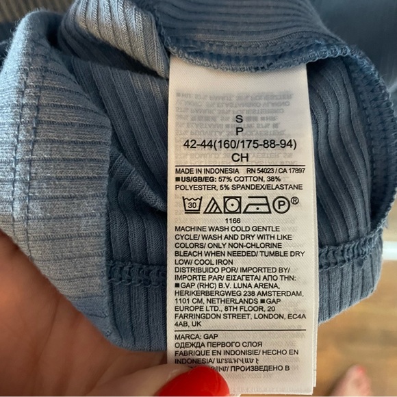 NWT GAP Ribbed Long Sleeve Top w/ Back Cutout - Picture 2 of 5